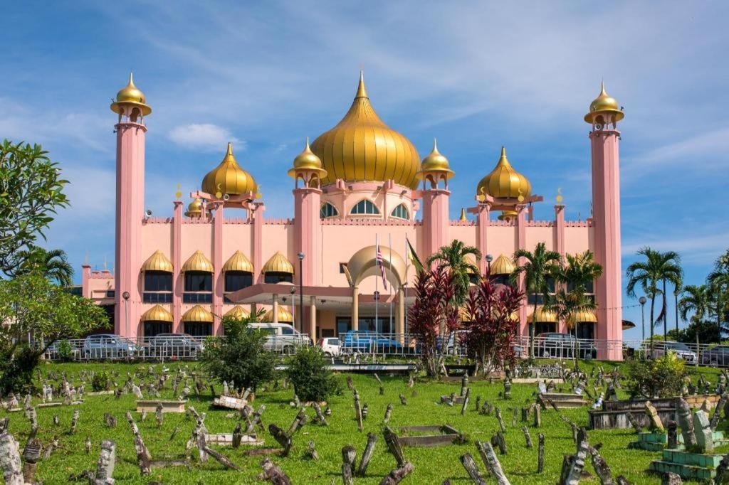 Hotel Hung Hung Kuching Buitenkant foto