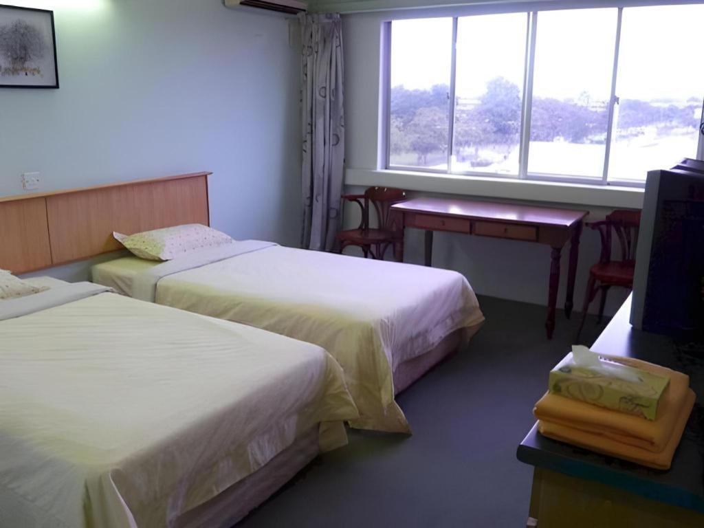 Hotel Hung Hung Kuching Buitenkant foto