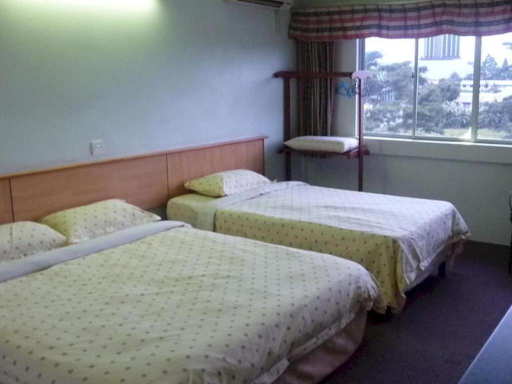Hotel Hung Hung Kuching Buitenkant foto