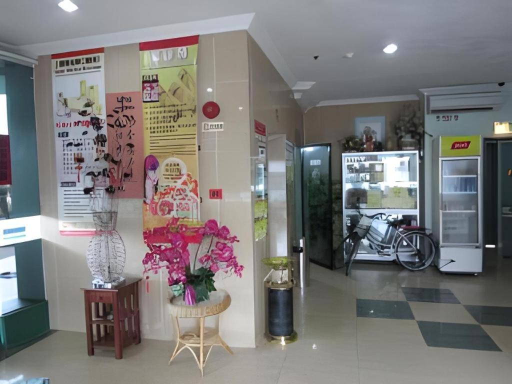 Hotel Hung Hung Kuching Buitenkant foto