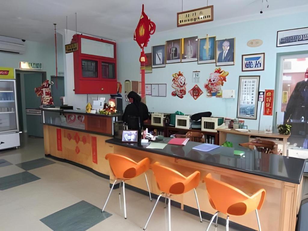 Hotel Hung Hung Kuching Buitenkant foto