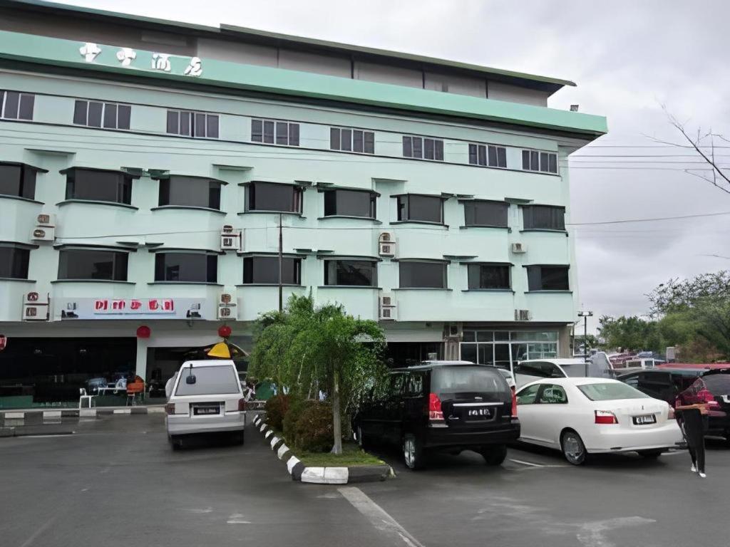 Hotel Hung Hung Kuching Buitenkant foto