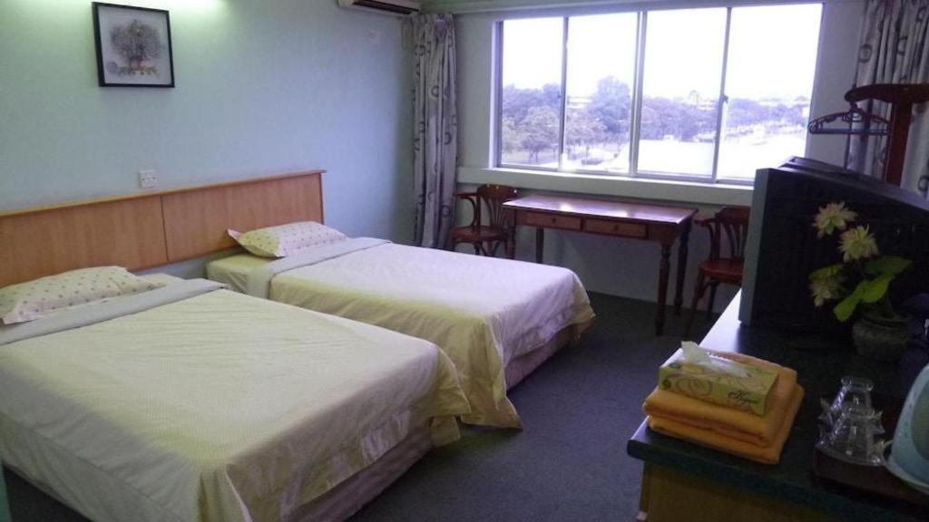 Hotel Hung Hung Kuching Buitenkant foto