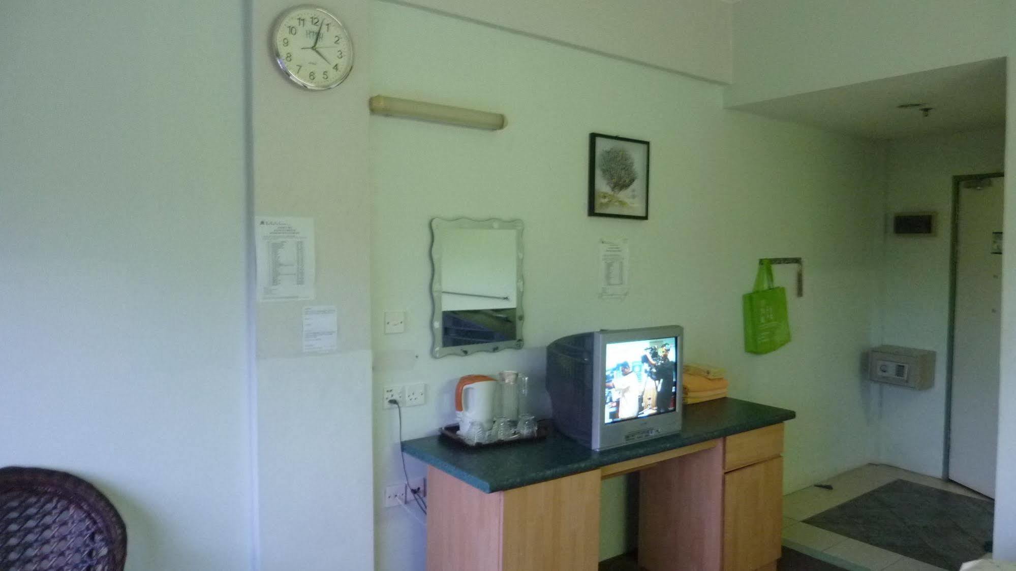 Hotel Hung Hung Kuching Buitenkant foto