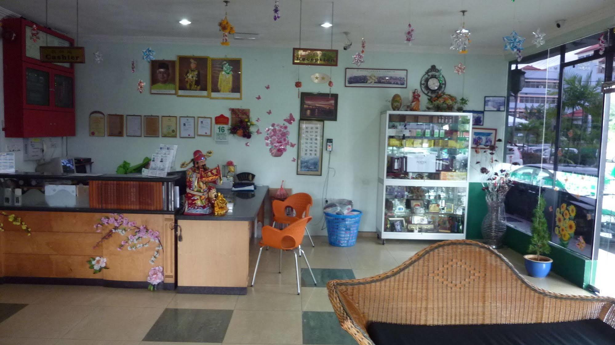 Hotel Hung Hung Kuching Buitenkant foto